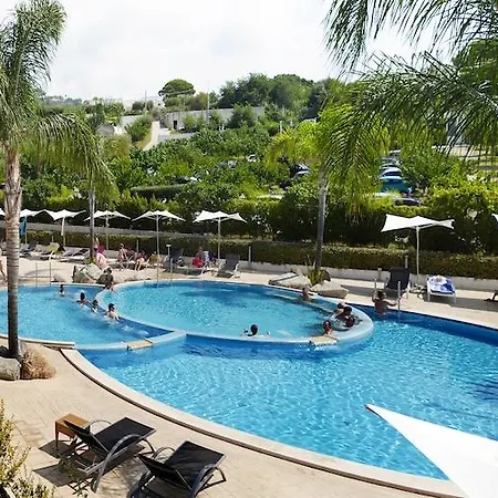酒店 Scoglio Della Galea Village & 4*